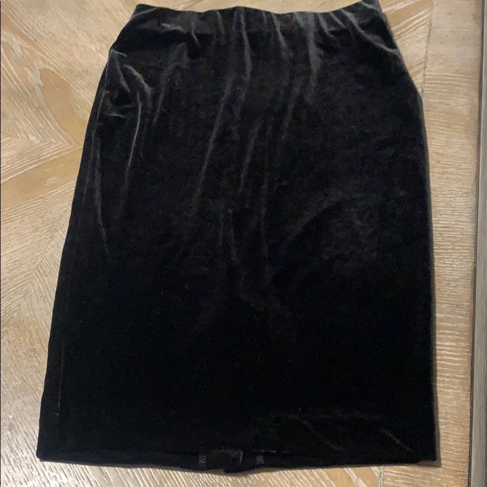 Tight velvet skirt